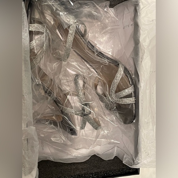 NWT Pelle Moda heel size 8! Pewter glitter! Pristine heel & box! - Picture 5 of 6